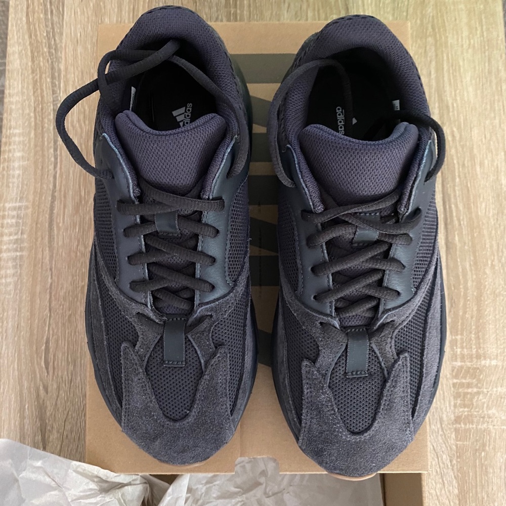 Adidas Yeezy Boost 700 Analog
